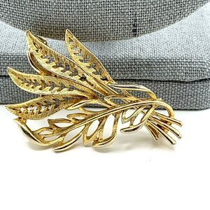 Vintage Lisner Open Leaf Spray 2.5" Brooch Pin Gold Tone Textured Signed